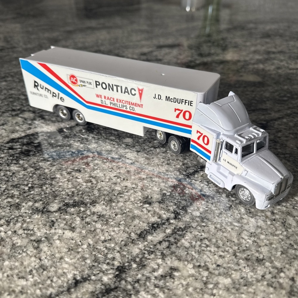 American Racing 1991 Scene #6 J. D. McDuffie Pontiac Mack Transporter Pontiac‎